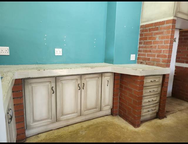 5 BEDROOM TOWNHOUSE FOR SALE IN CASHAN